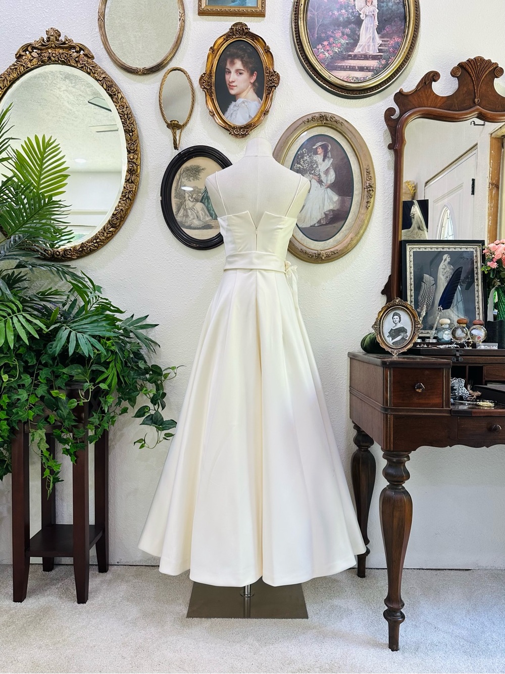 Elegant Ivory Satin A-Line Dress with Sash - Picture 9 of 16